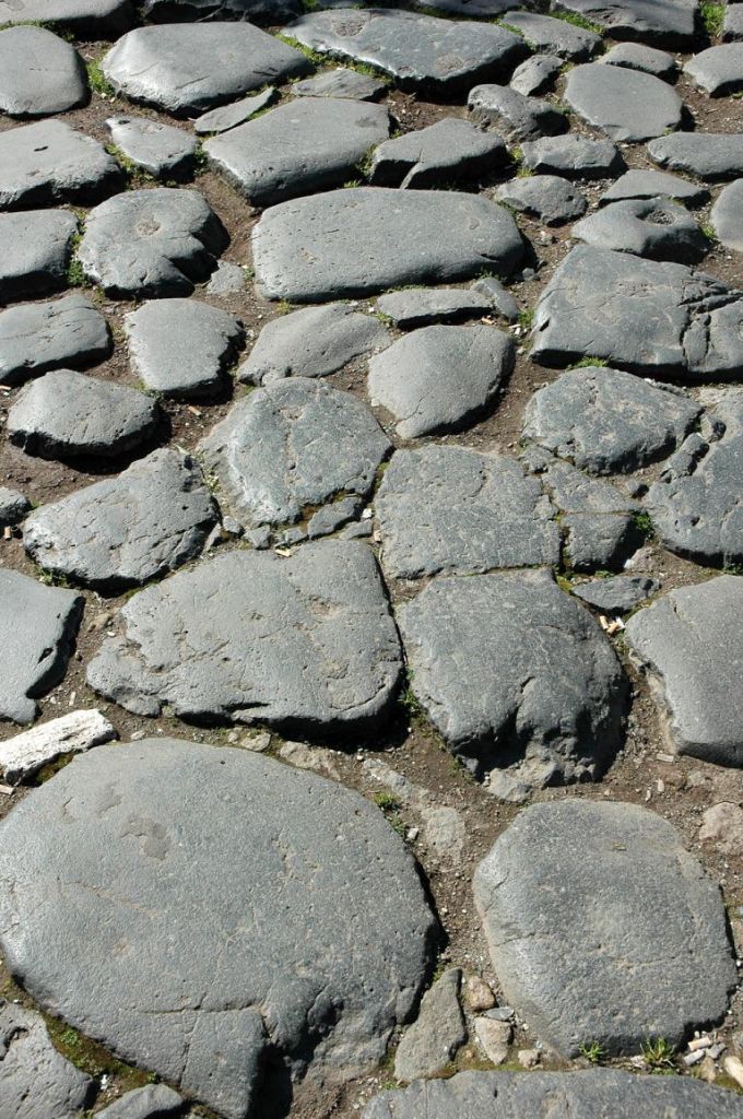 Historisches Pflaster, aus dem auch die Konsularstraßen bestanden. 