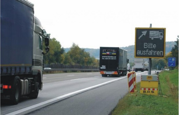 LED-Anzeigetafeln: Mehr Sicherheit bei Lkw-Kontrollen