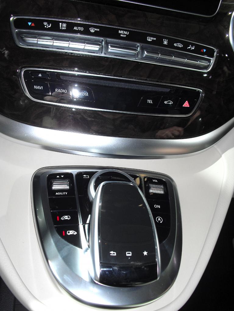 Mercedes-V-Klasse: Blick auf den mittleren Armaturenträger. 