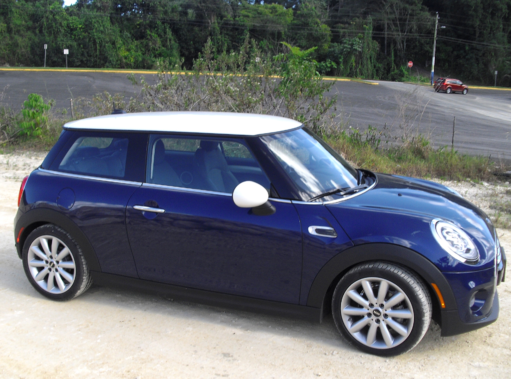 Mini: So sieht die Neuauflage des größer gewordenen Premium-Kleinwagens von der Seite aus. 