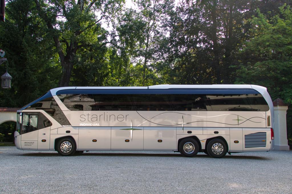 Panorama: Neoplan Starliner „Individual“ - Die längste Limousine der Welt