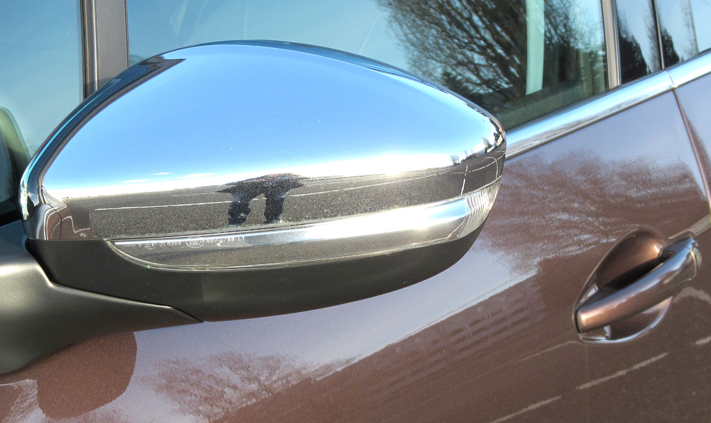 Peugeot 2008: In die Außenspiegel sind Blinkstreifen integriert. 