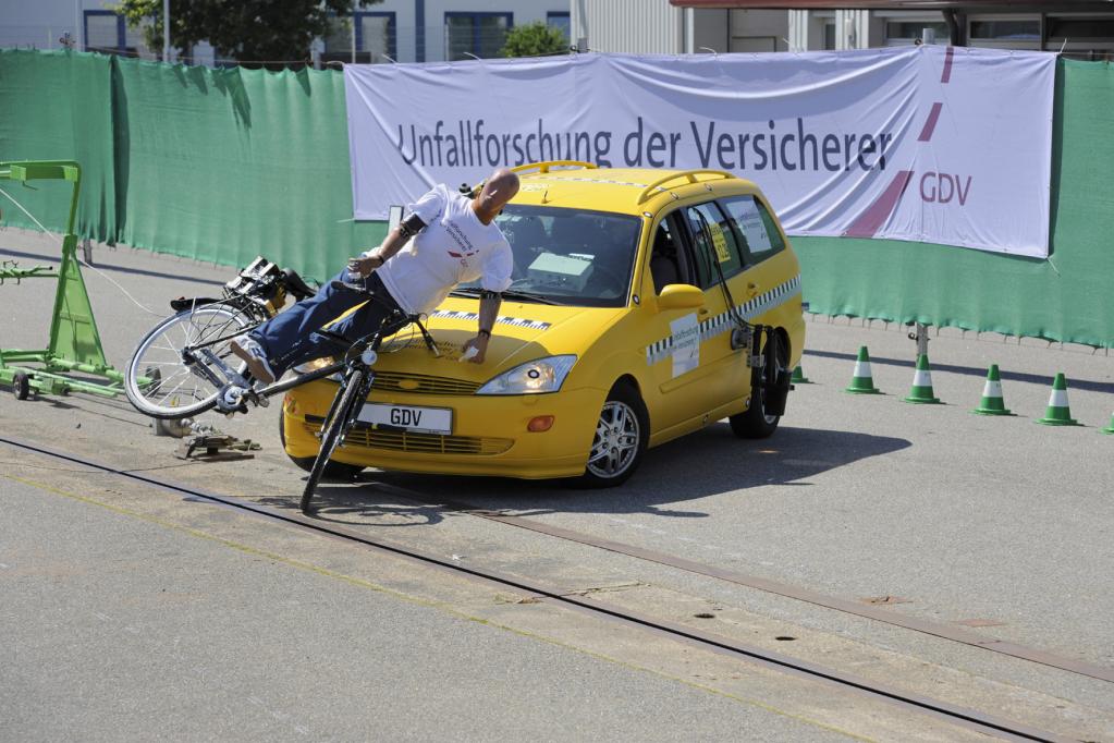 Radfahrer gegen Lkw: Die Suche nach dem Lebensretter