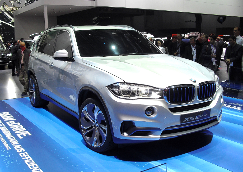Schon bei der IAA 2013 in Frankfurt/Main hat BMW einen ersten eDrive-X5 gezeigt. Foto: Koch