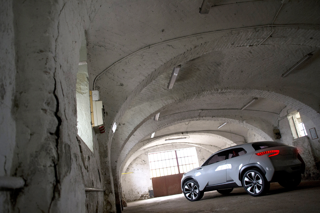 Schräge Perspektive II: Heck-/Seitenansicht des Hyundai, Codename HED.