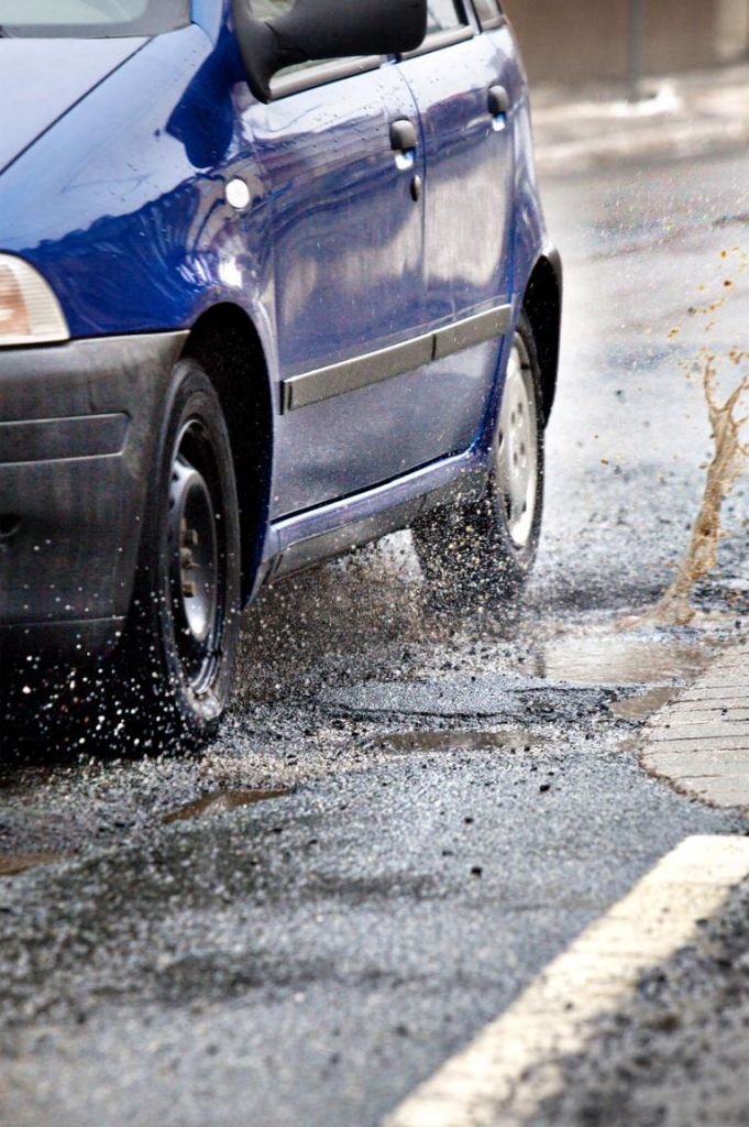 Schuldfrage Schlagloch - Ärgernis für die Autofahrer