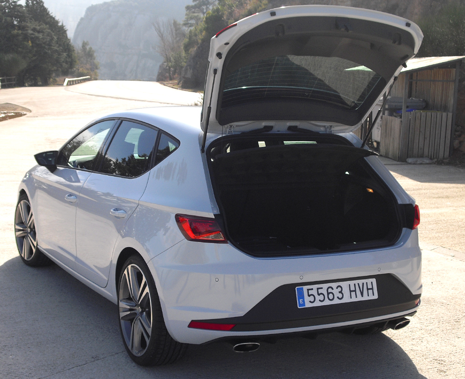 Seat León Cupra: Das Gepäckabteil fasst noch 380 Liter. 
