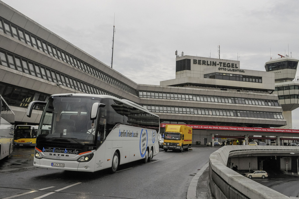 Setra Reisebusse mit zwei Rollstuhlplätzen