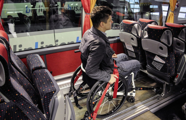 Setra Reisebusse mit zwei Rollstuhlplätzen
