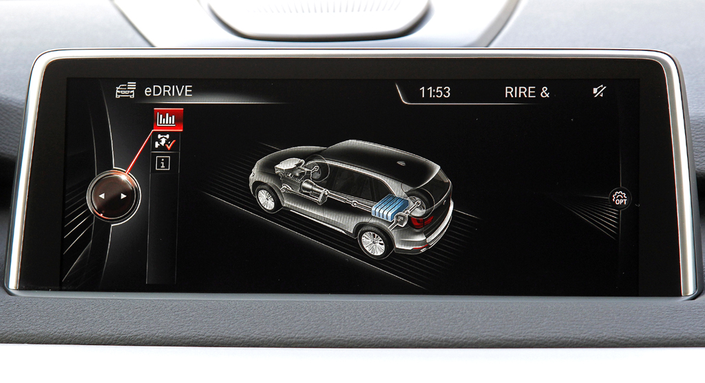 So sieht eine eDrive-Anzeige im großen Zentraldisplay auf dem mittleren Armaturenträger aus. 