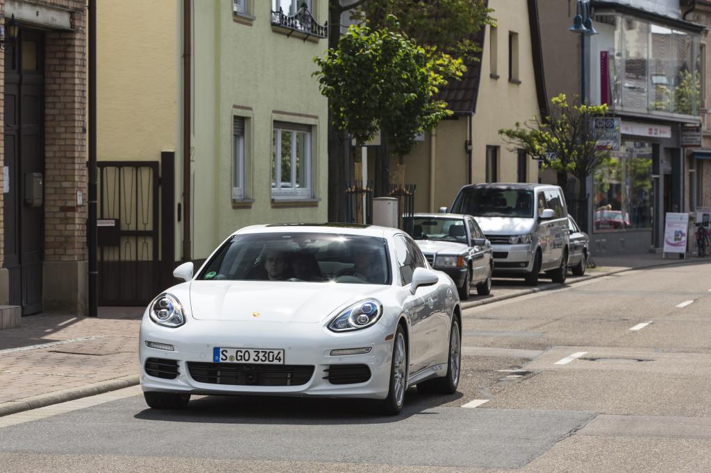 Test Porsche Panamera S E-Hybrid - Das städtische Grün