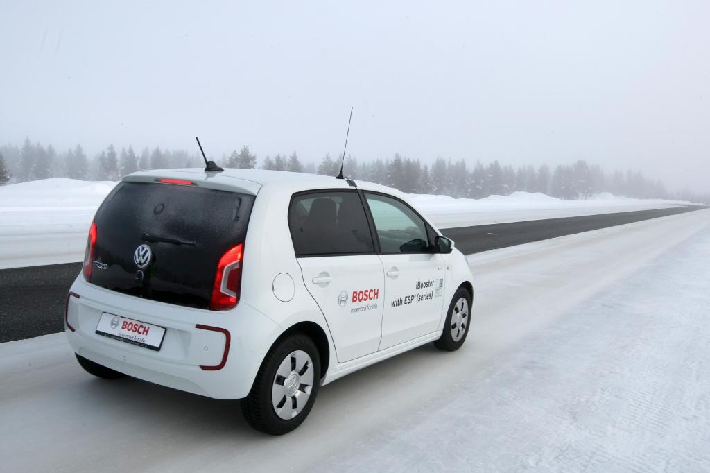 VW E-Up beim Wintertest.