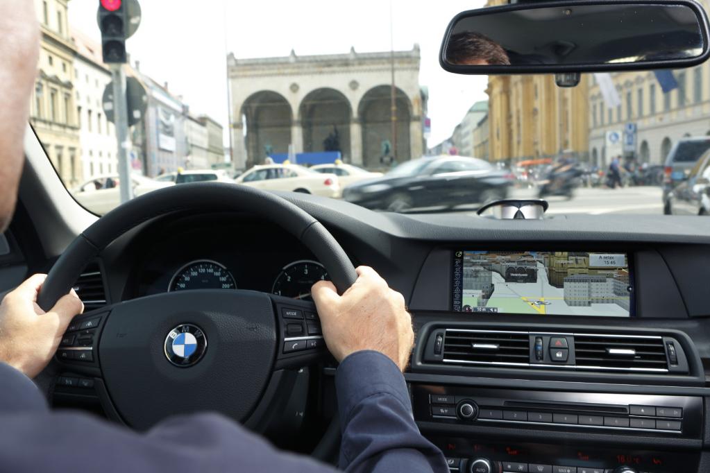 Werbung über Navis im Auto