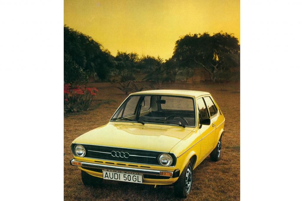 den Audi 50 nicht nur in Standardtönen wie senegalrot, sondern auch in aufpreispflichtigen Outfits wie cadizorange, rallyegelb oder cliffgrün