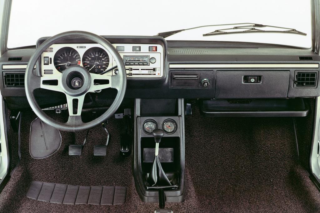 90 Jahre Zigarettenanzünder im Auto - Heißer Draht für Raucher