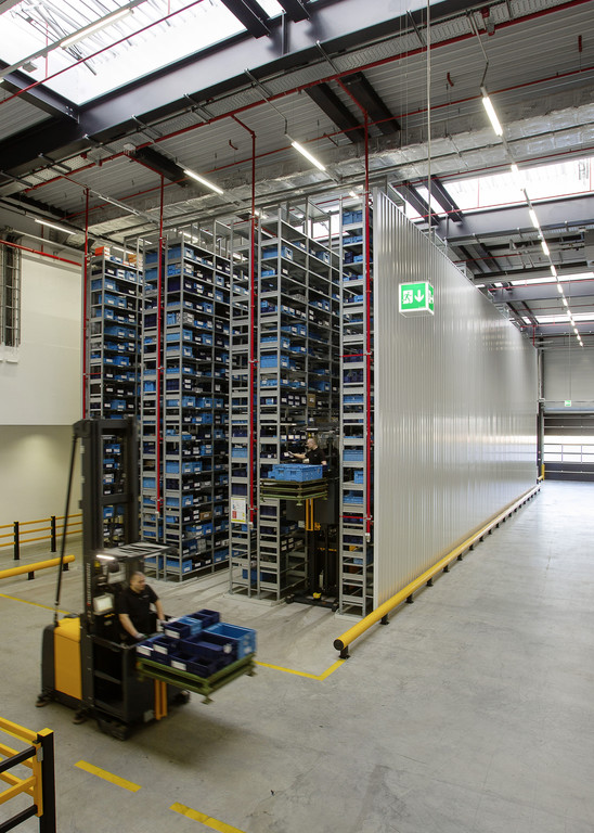 AMG nimmt neues Logistikzentrum in Betrieb