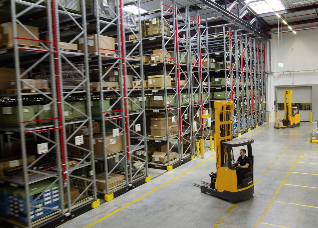 AMG nimmt neues Logistikzentrum in Betrieb