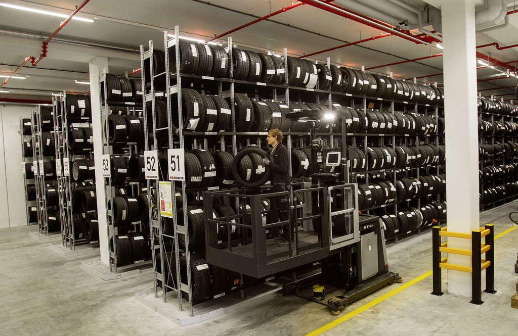 AMG nimmt neues Logistikzentrum in Betrieb