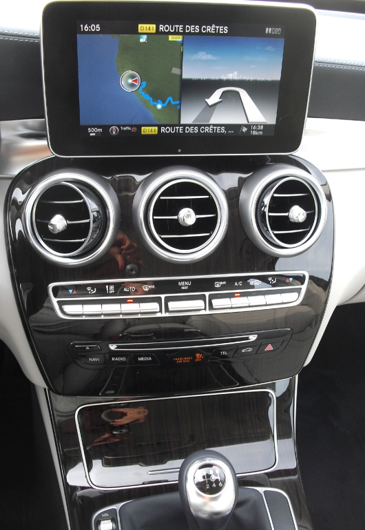 Alle Register gezogen: Mercedes- C-Klasse startet als Limousine, Kombi und Allrad folgen später