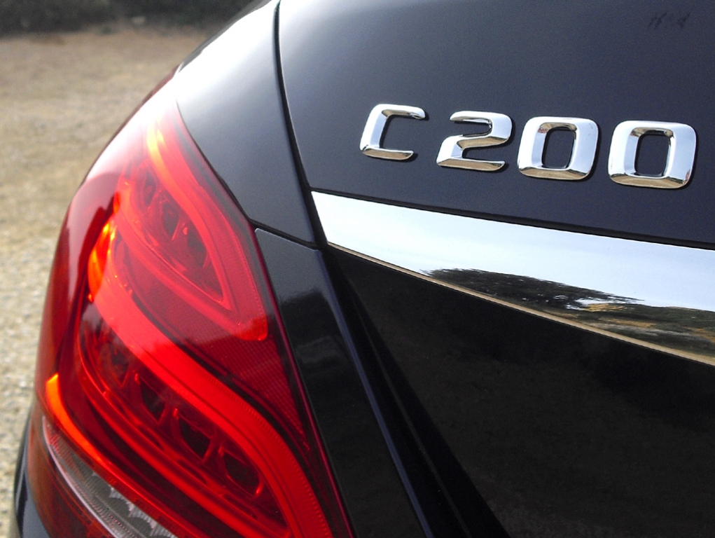 Alle Register gezogen: Mercedes- C-Klasse startet als Limousine, Kombi und Allrad folgen später