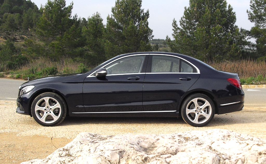Alle Register gezogen: Mercedes- C-Klasse startet als Limousine, Kombi und Allrad folgen später