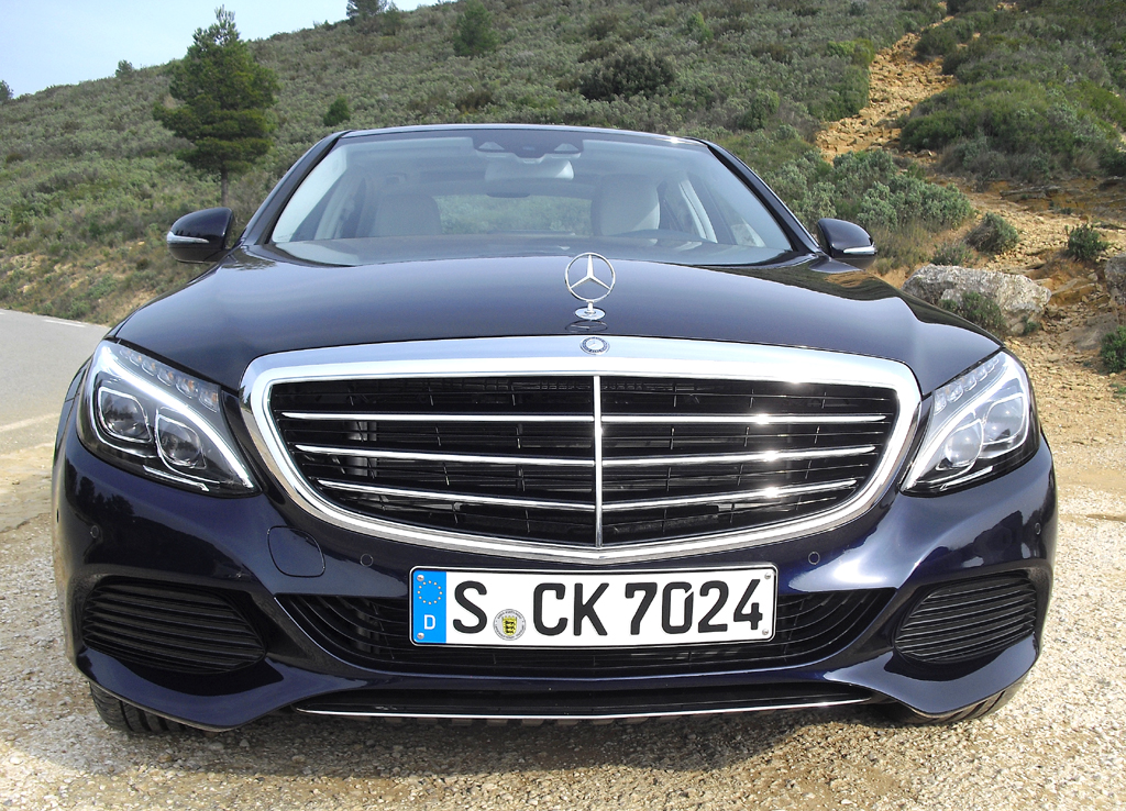 Alle Register gezogen: Mercedes- C-Klasse startet als Limousine, Kombi und Allrad folgen später