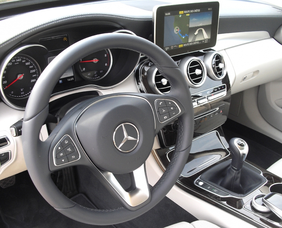 Alle Register gezogen: Mercedes- C-Klasse startet als Limousine, Kombi und Allrad folgen später