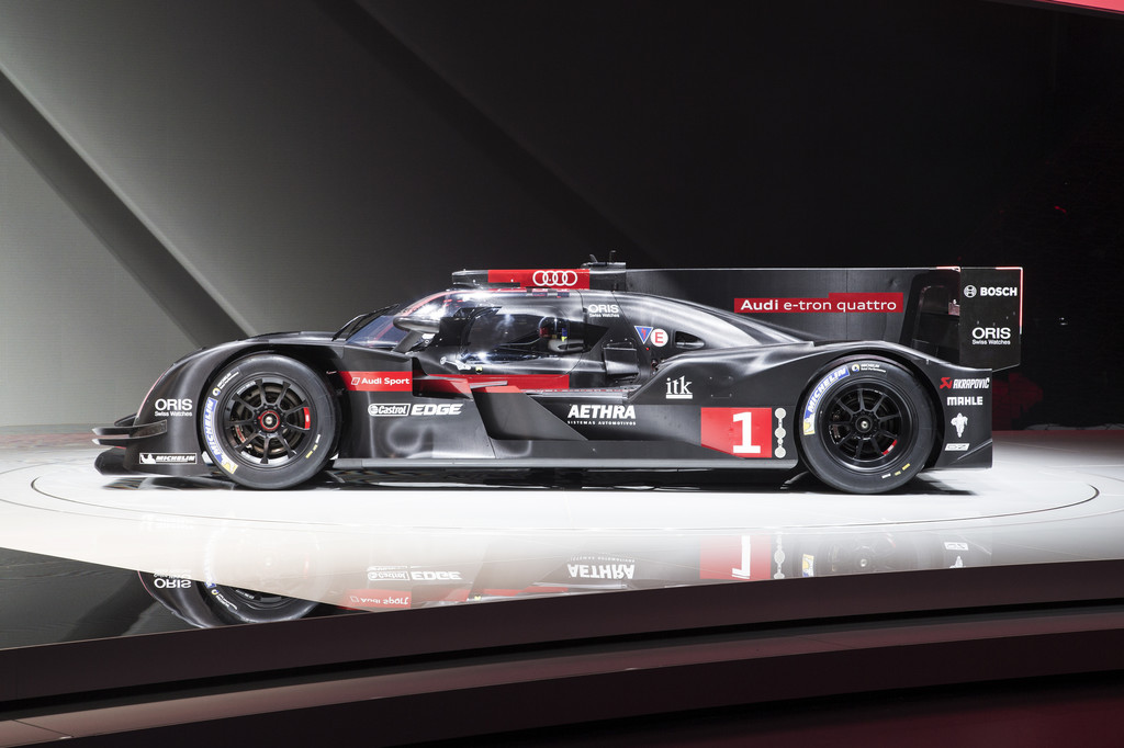 Audi präsentiert R18 im Stadtverkehr von Le Mans
