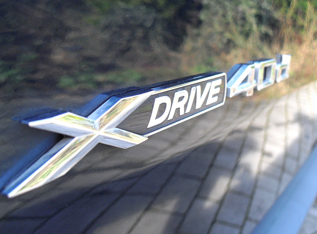 BMW X6: Antriebsschriftzug an der Seite.