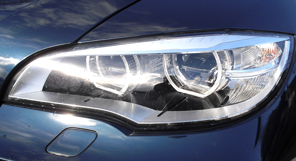 BMW X6: Moderne Xenon-Leuchteinheit vorn.