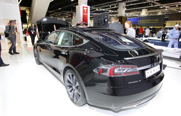 Brief aus New York: Teslas Kampf, der GM-Zirkus geht weiter, und der CLA kommt gut an