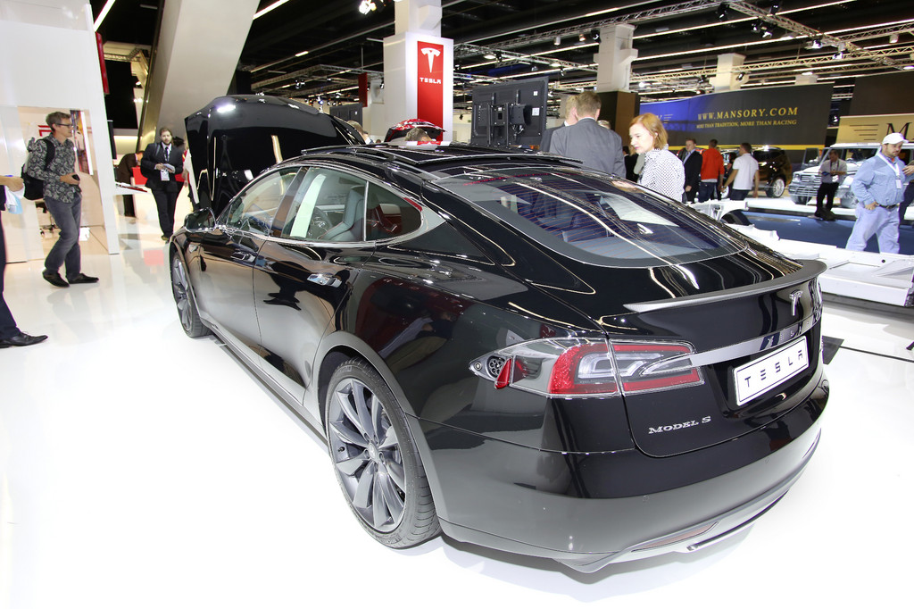 Brief aus New York: Teslas Kampf, der GM-Zirkus geht weiter, und der CLA kommt gut an