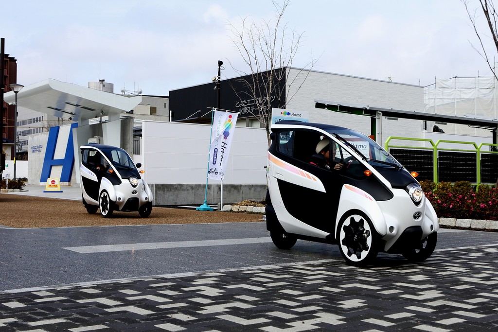 Car-Sharing mit dem Dreirad von Toyota