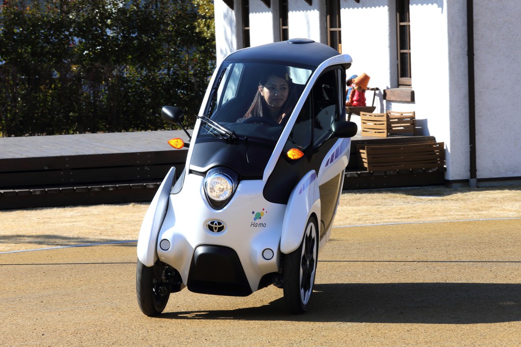 Car-Sharing mit dem Dreirad von Toyota