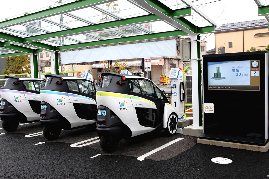 Car-Sharing mit dem Dreirad von Toyota