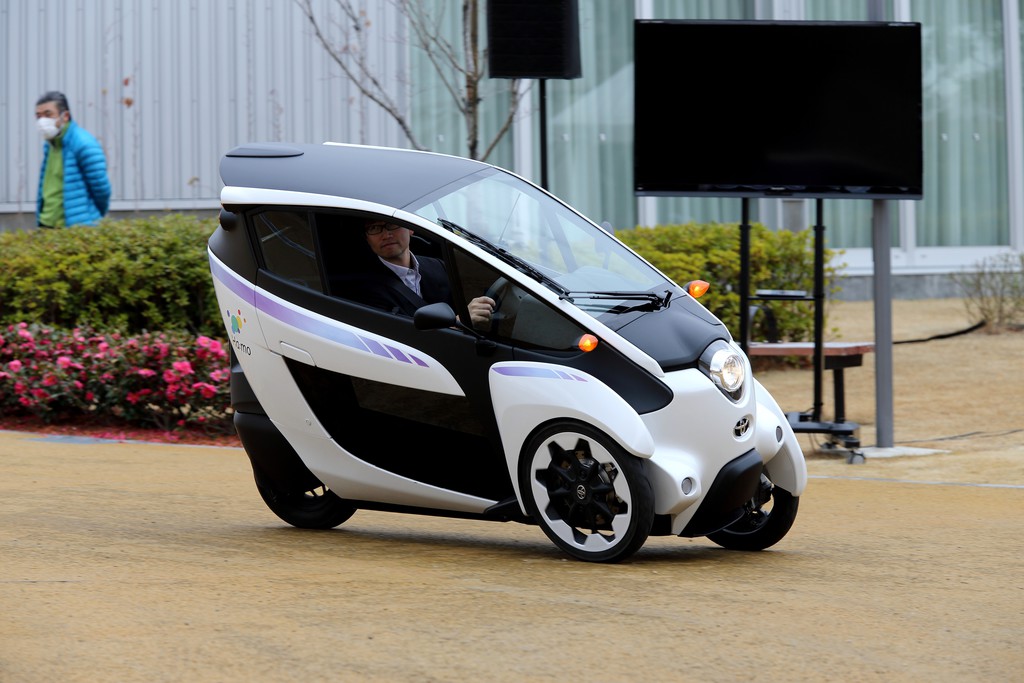 Car-Sharing mit dem Dreirad von Toyota