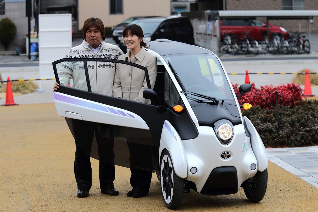 Car-Sharing mit dem Dreirad von Toyota