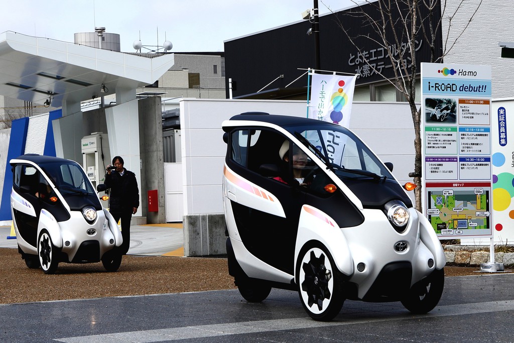 Car-Sharing mit dem Dreirad von Toyota