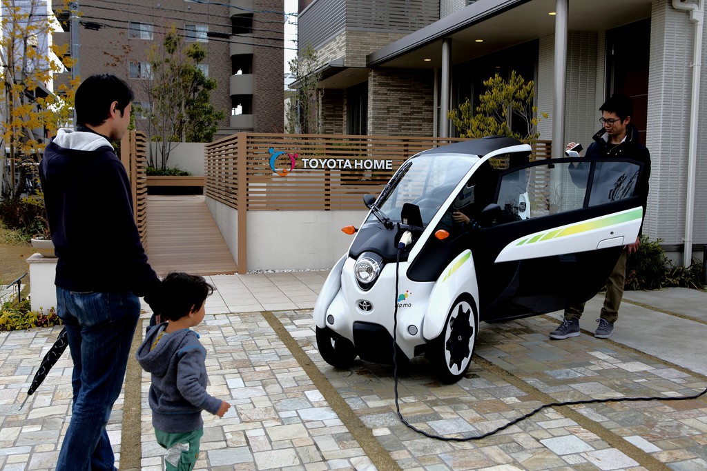 Car-Sharing mit dem Dreirad von Toyota