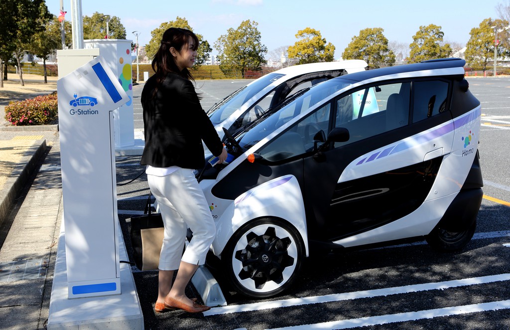 Car-Sharing mit dem Dreirad von Toyota