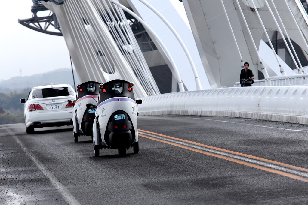 Car-Sharing mit dem Dreirad von Toyota