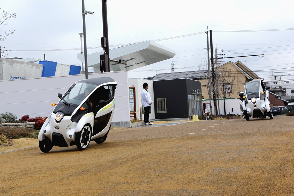 Car-Sharing mit dem Dreirad von Toyota
