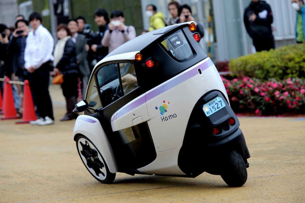 Car-Sharing mit dem Dreirad von Toyota