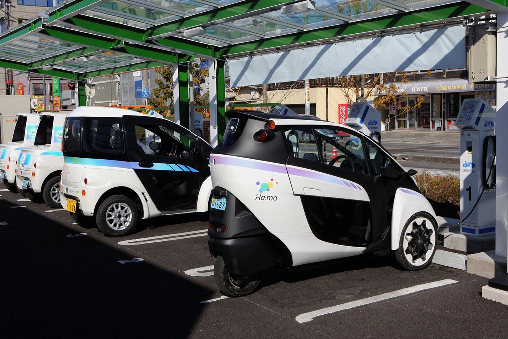 Car-Sharing mit dem Dreirad von Toyota