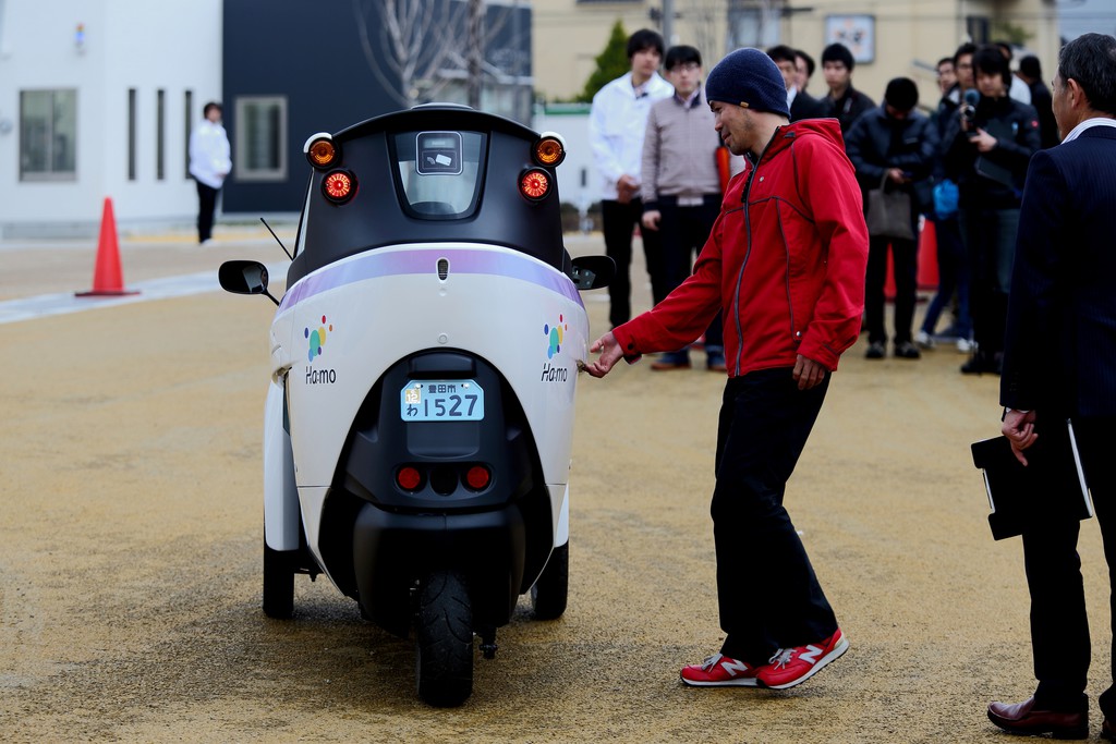 Car-Sharing mit dem Dreirad von Toyota