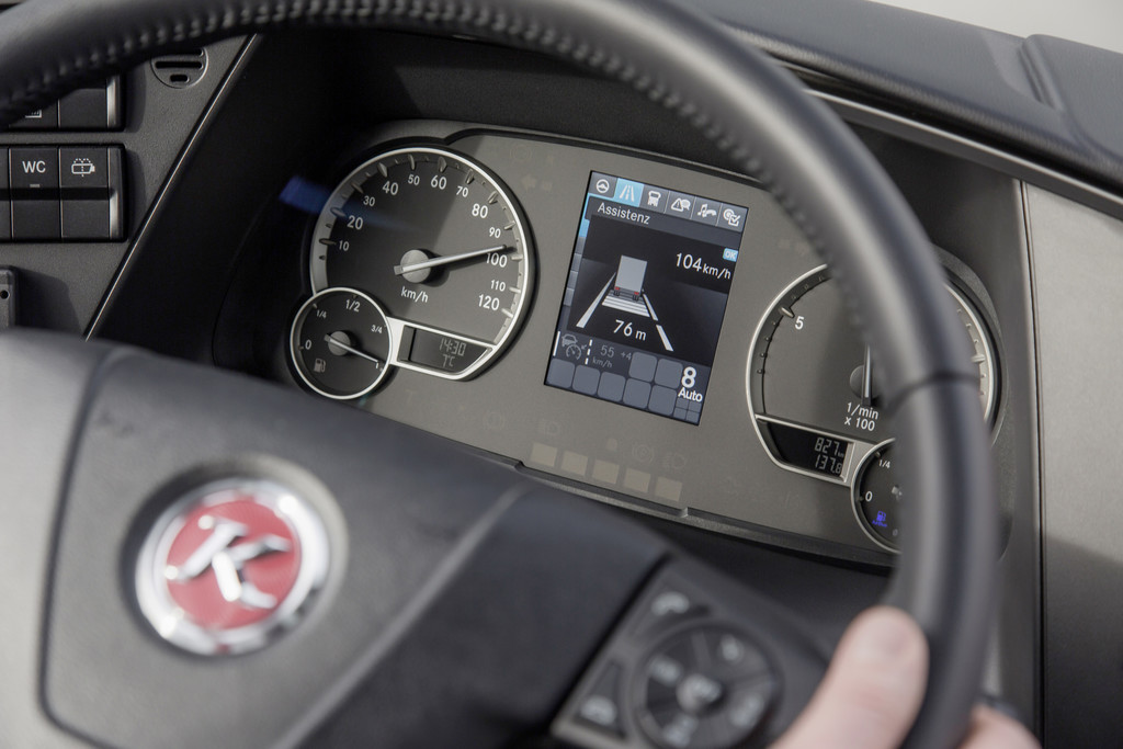 Daimler bringt schlauen Omnibus-Tempomaten