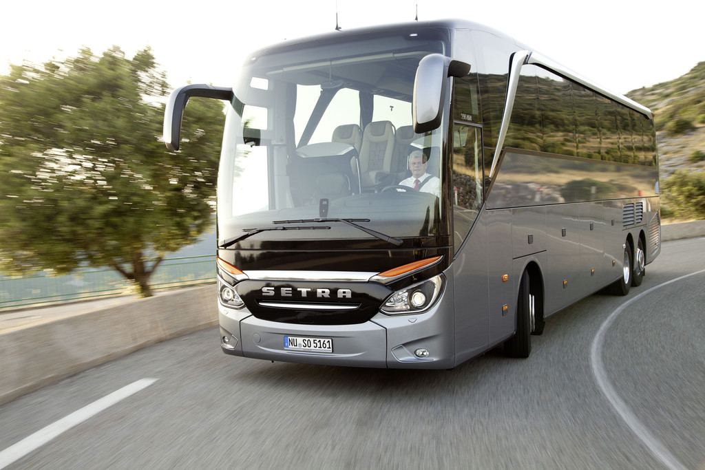 Daimlers Busse kehren in die Gewinnzone zurück
