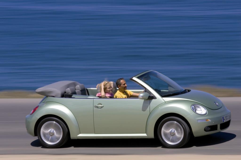 Das New Beetle Cabrio (2003 bis 2010) ist vielleicht nicht ganz so kultig wie der Käfer, dafür aber komfortabler - Foto: VW