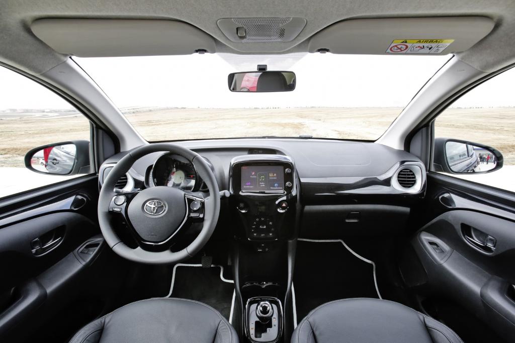 Das X taucht beim Aygo aber noch öfter auf – zum Beispiel beim neuen Infotainment-System „x-Touch“, das den Megatrend zur Connectivity aufnimmt.