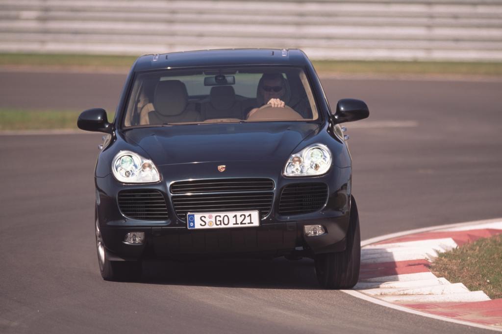 Das souveräne und sehr dynamische Fahrverhalten passt zum typischen Anspruch eines Porsche-Fahrers
